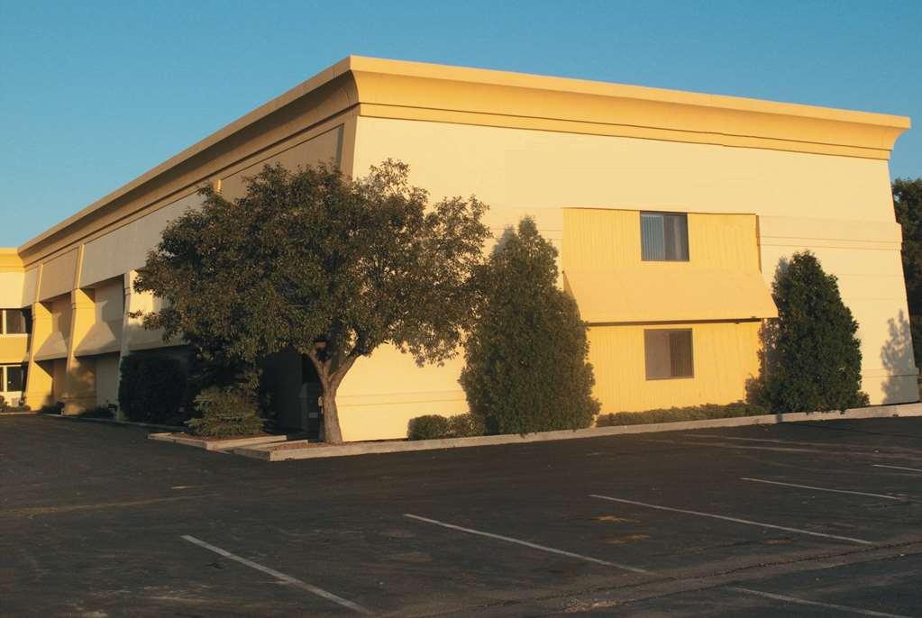 Days Inn By Wyndham Pleasant Prairie Kenosha Esterno foto